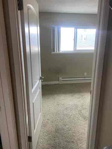 Looking for a roommate for October