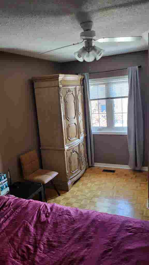 Room for rent  Safe Home Good stude
