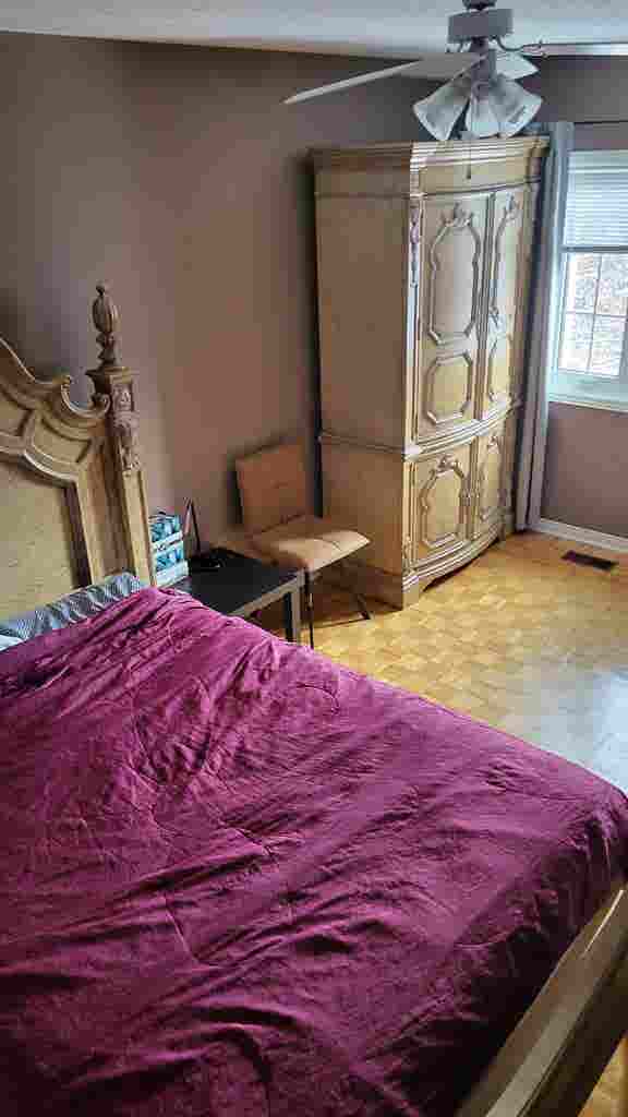 Room for rent  Safe Home Good stude