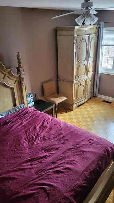 Room for rent  Safe Home Good stude