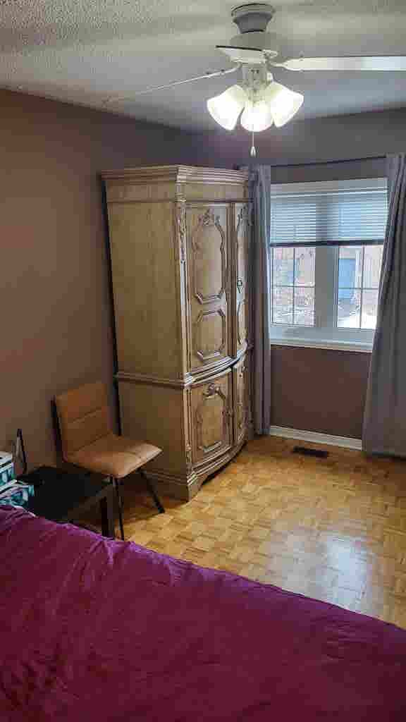 Room for rent  Safe Home Good stude