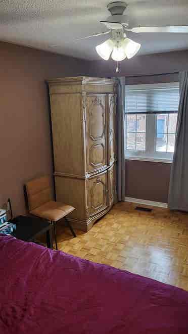 Room for rent  Safe Home Good stude