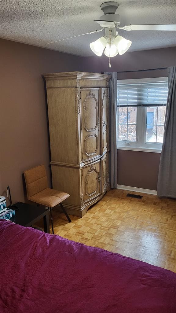 Room for rent  Safe Home Good stude