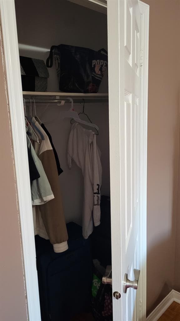 Room for rent  Safe Home Good stude