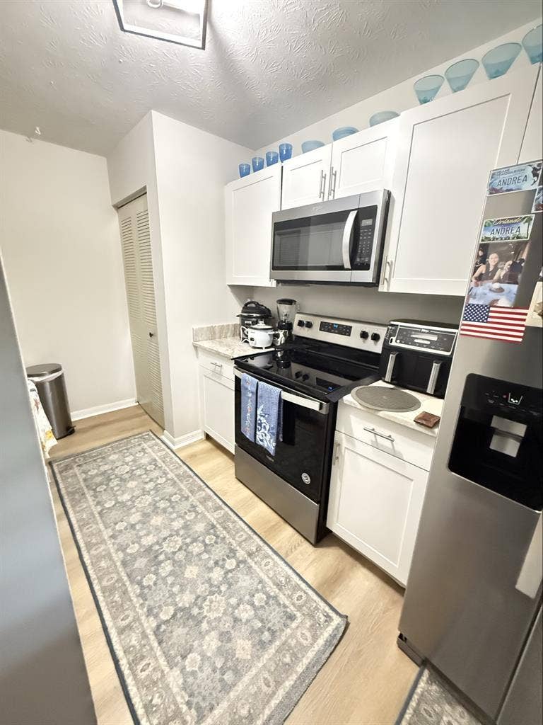 Room in Modern Stuar Fl.