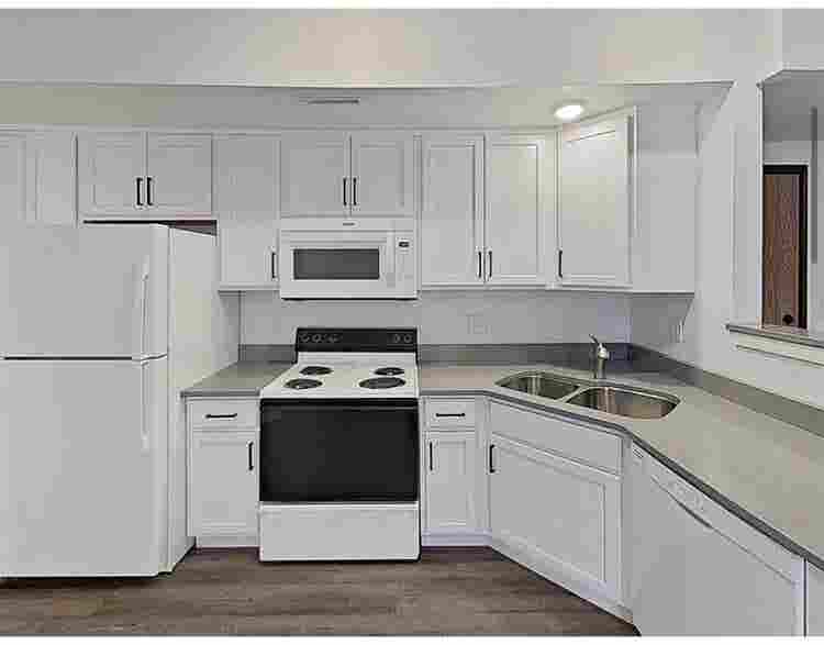 APARTMENT IN NEED OF SUBLEASE!!