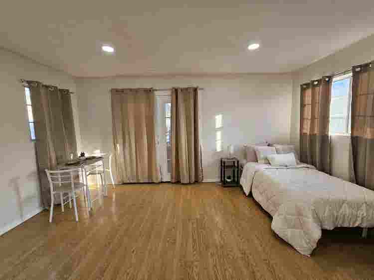 Studio for rent in Long Beach