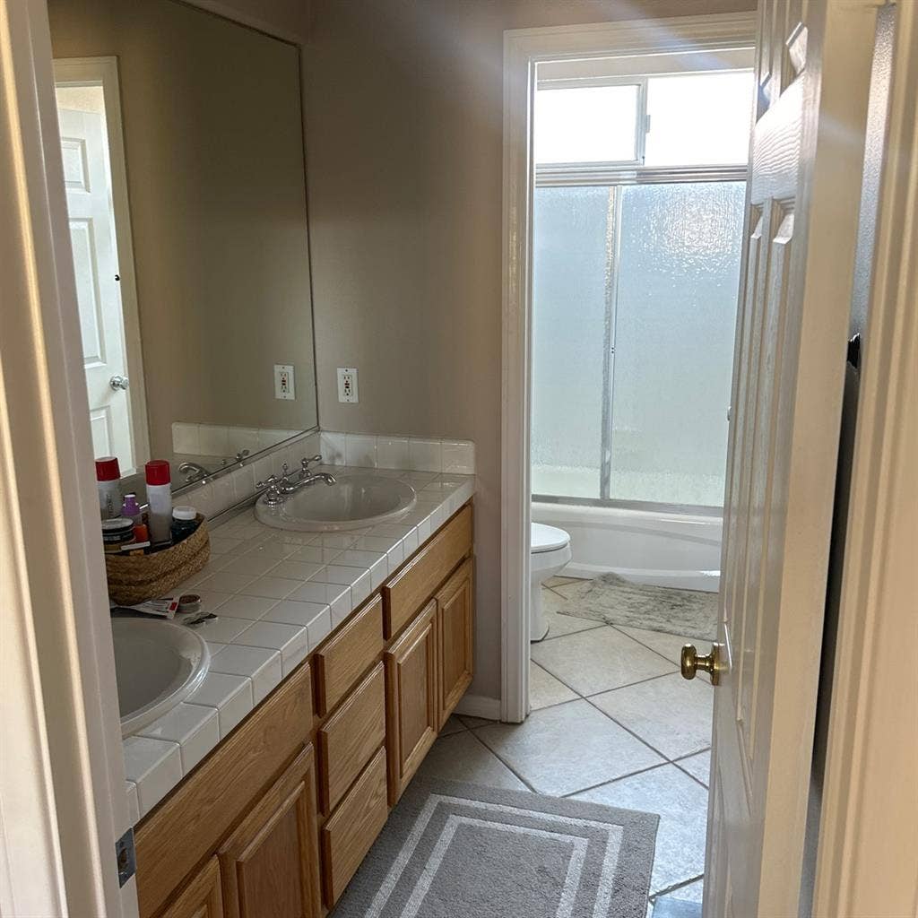 Single bedroom for rent