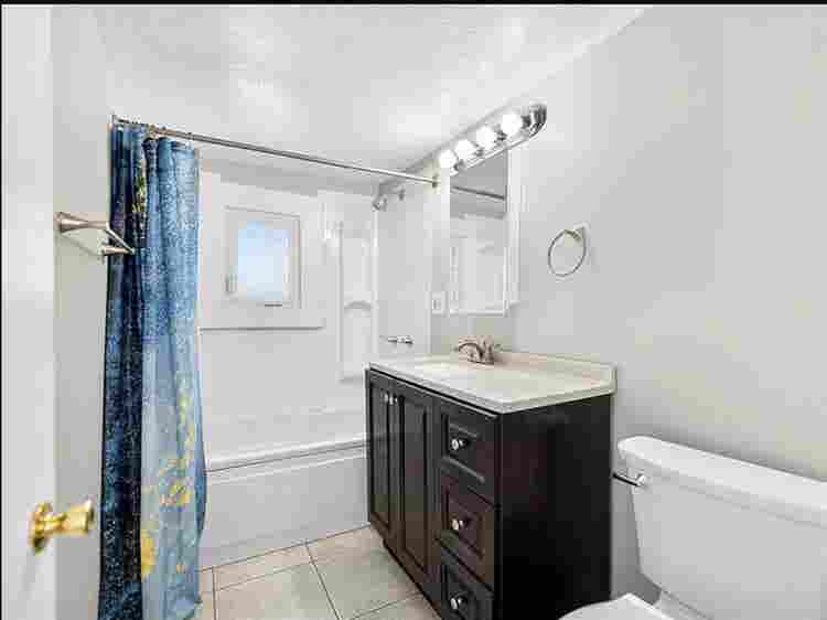 1 bedroom with private bathroom