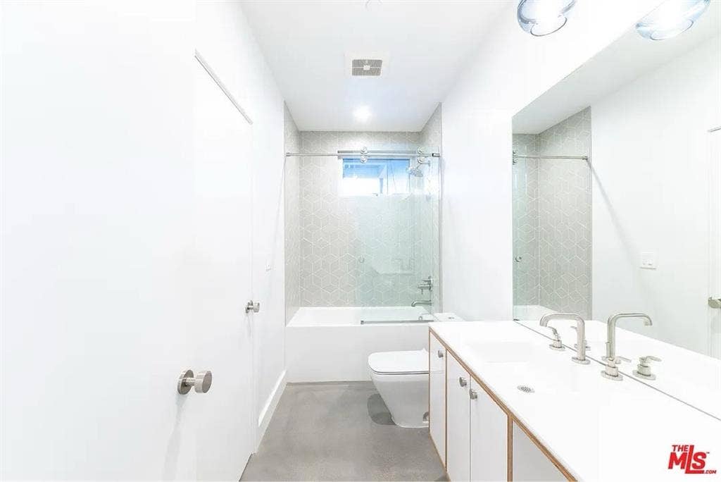 Gorgeous Silver Lake Condo