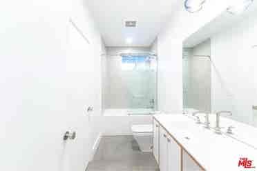 Gorgeous Silver Lake Condo