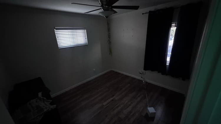 1 ROOM FOR RENT read descriptionn