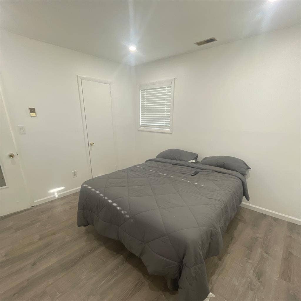 Large room with queen size bed.