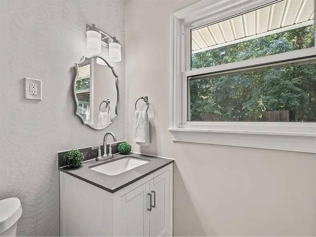 Looking for a Roomate