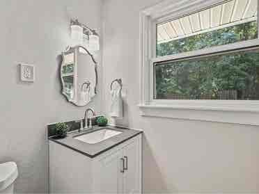 Looking for a Roomate