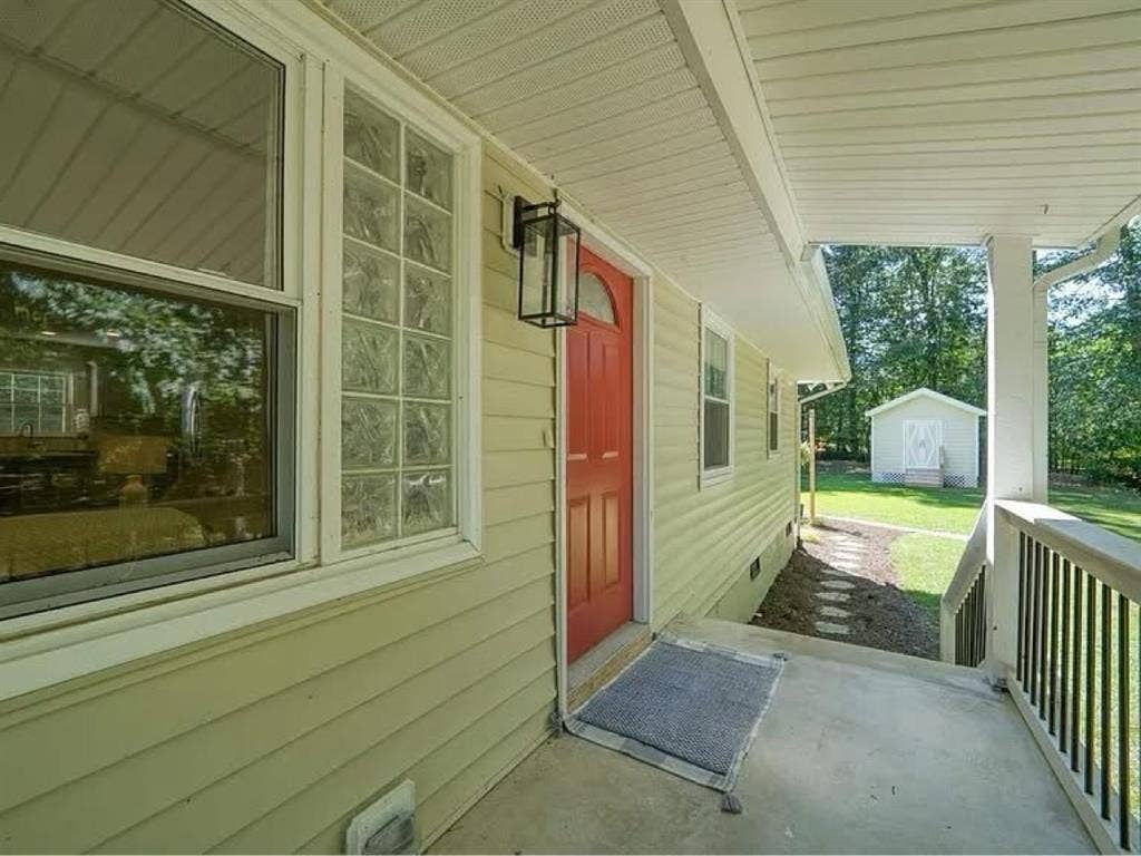 Looking for a Roomate