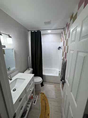Looking for a Roomate