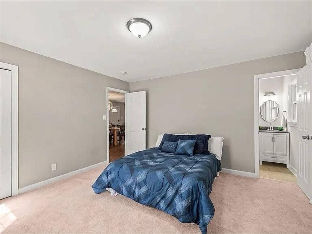 Looking for a Roomate
