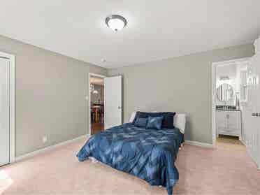 Looking for a Roomate