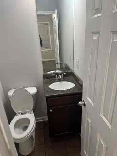 Looking for Roommate