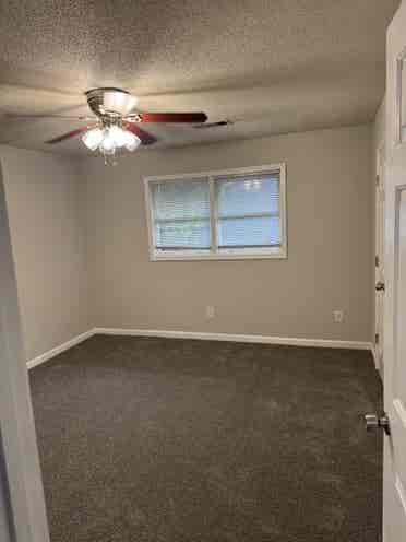 Looking for Roommate