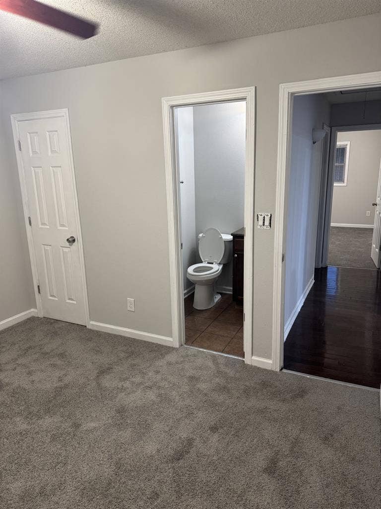 Looking for Roommate