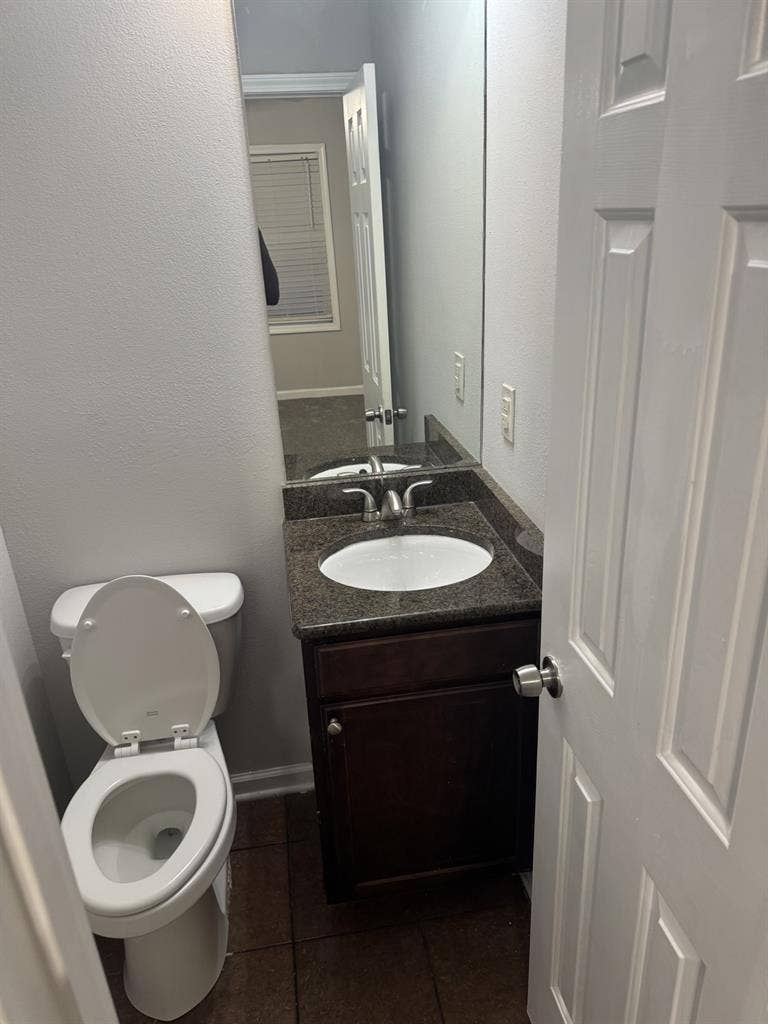 Looking for Roommate