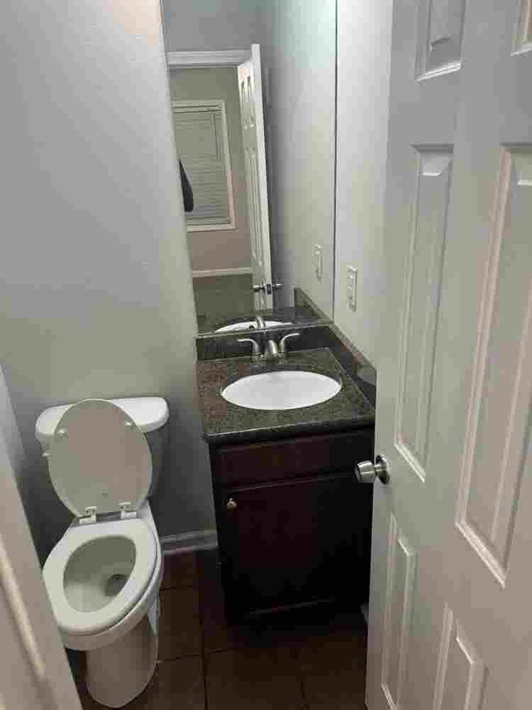Looking for Roommate