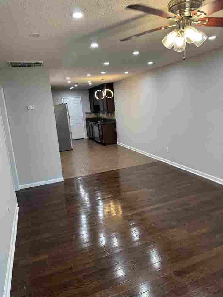 Looking for Roommate