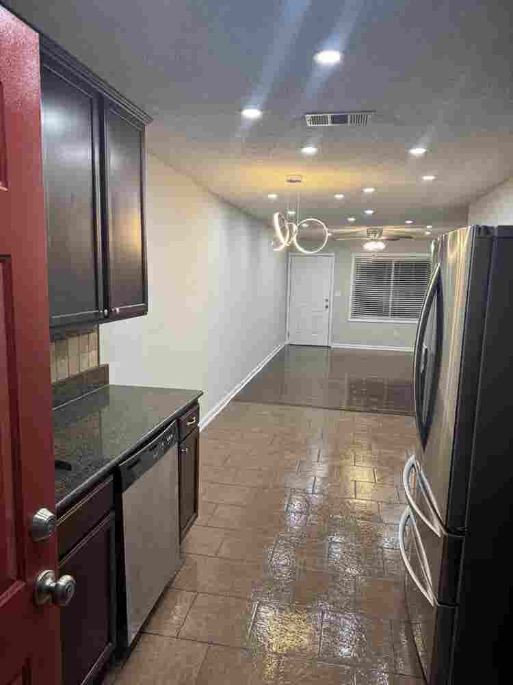 Looking for Roommate