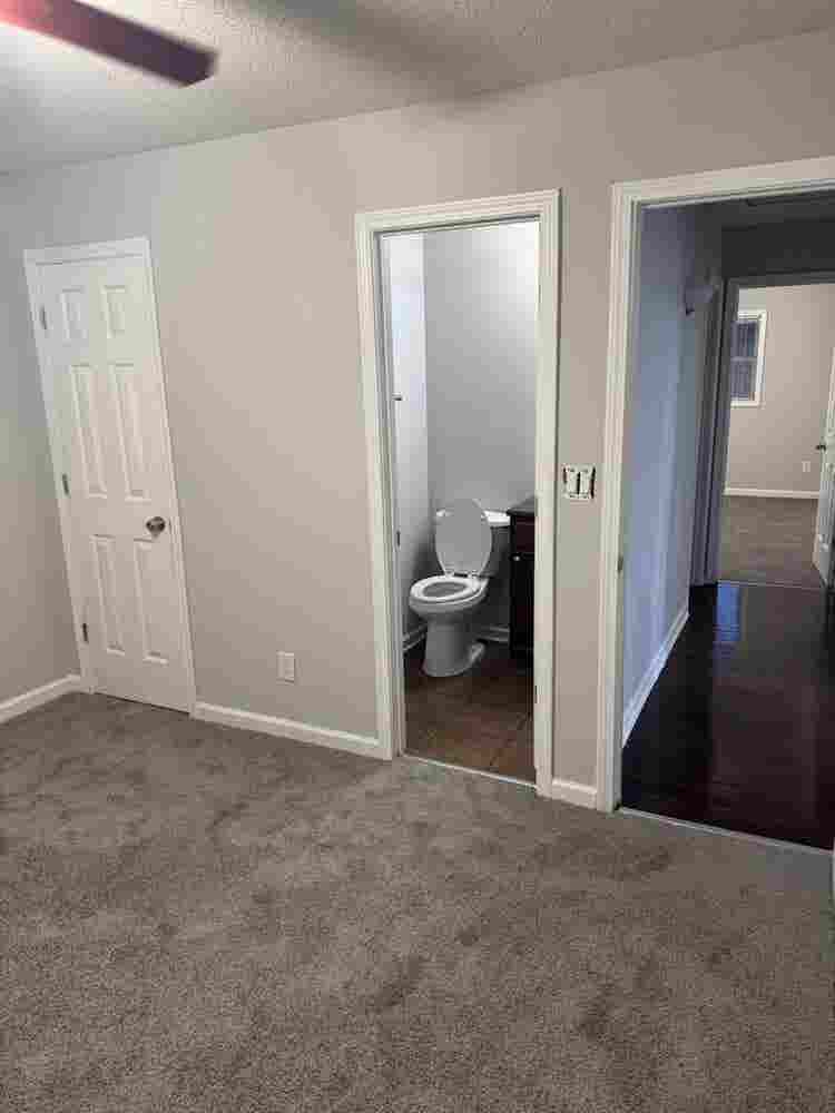 Looking for Roommate
