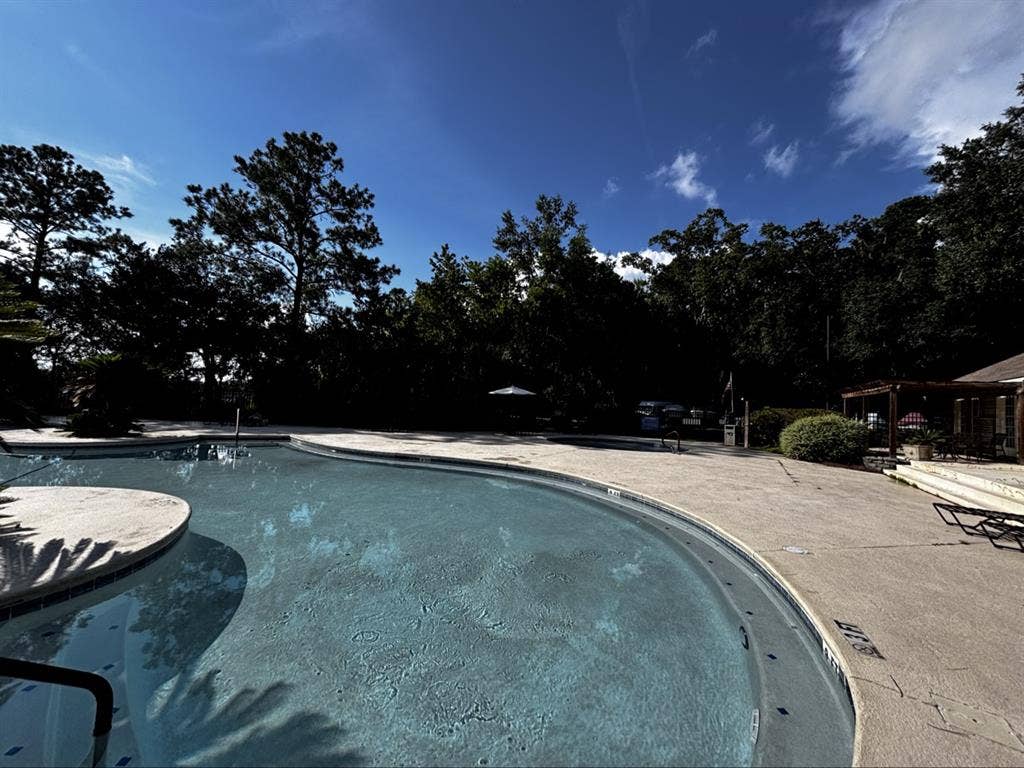 1 roommie wanted in 2 bedroom condo