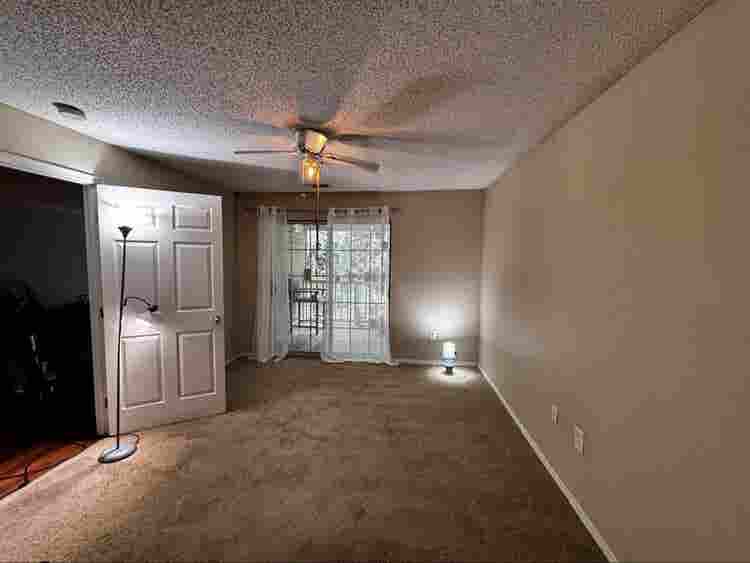 1 room + private bathroom