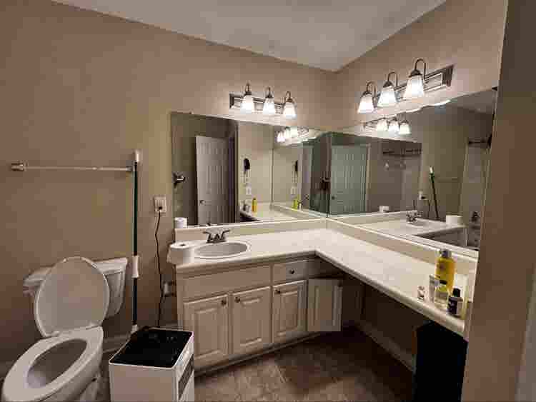 1 room + private bathroom