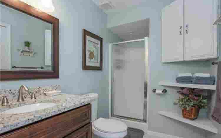 Private room and bathroom