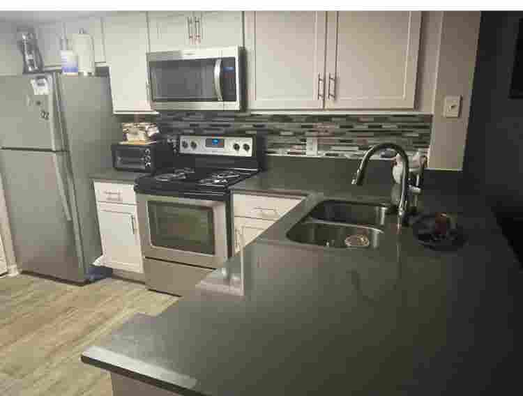 Looking for Roommate Late Sept-Oct