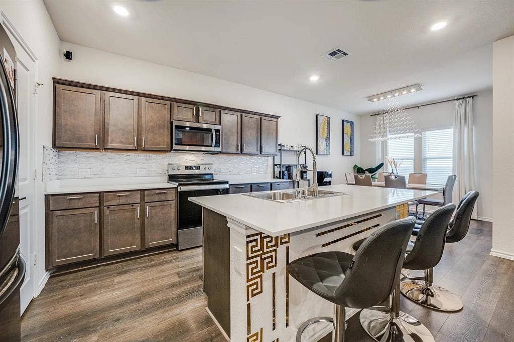 4 BR in Dallas
