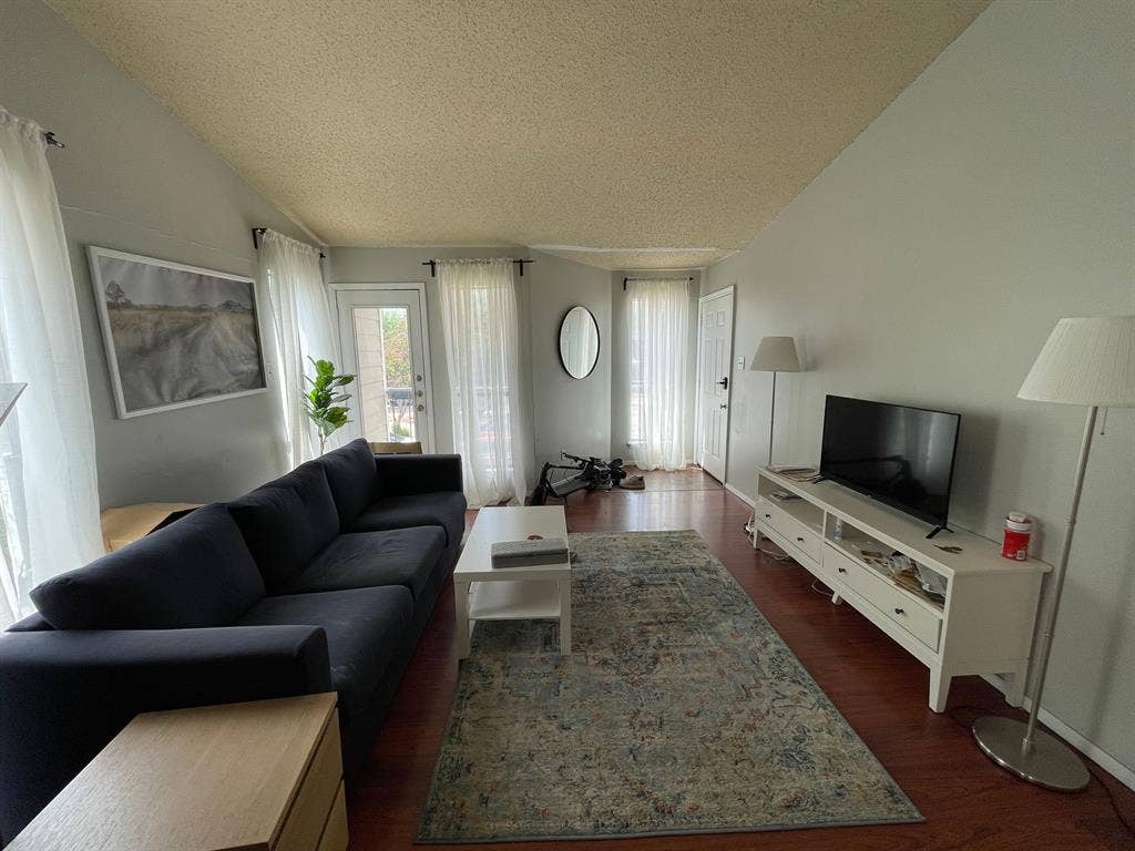 2 BR in Austin