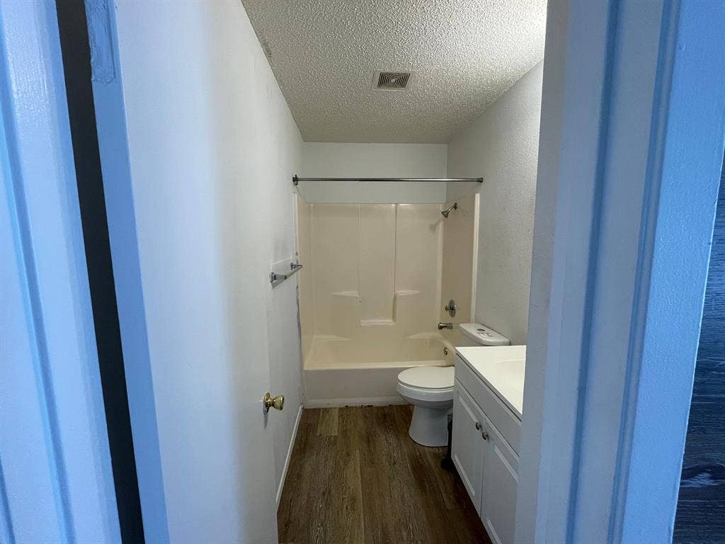 2 BR in Austin