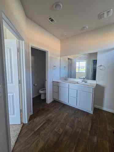 4 BR in Georgetown