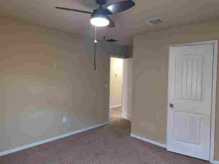 4 BR in Manor