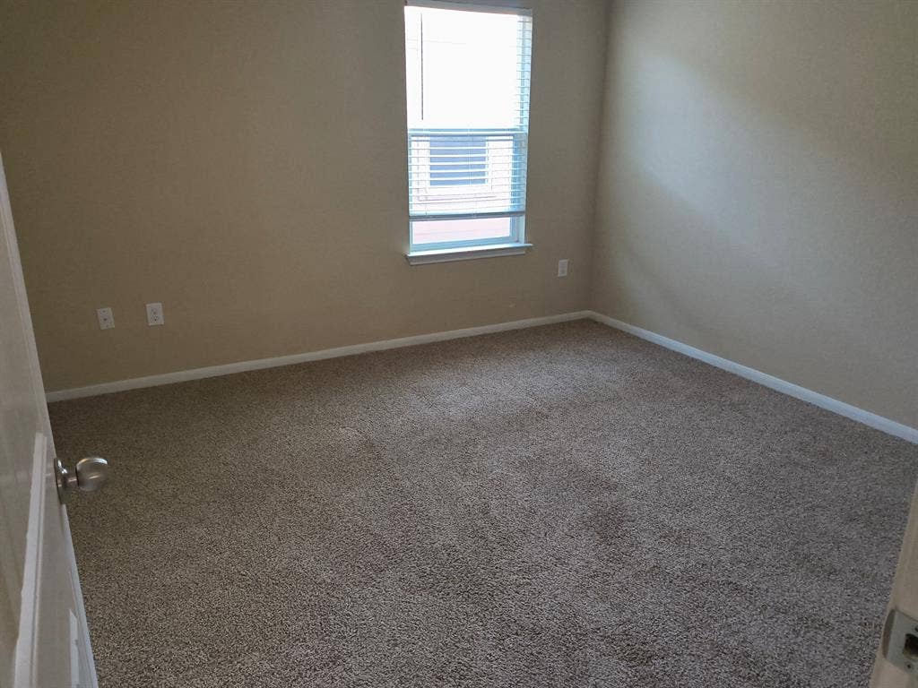 4 BR in Manor