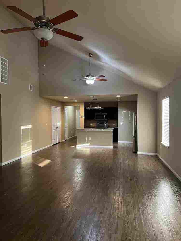 4 BR in Manor