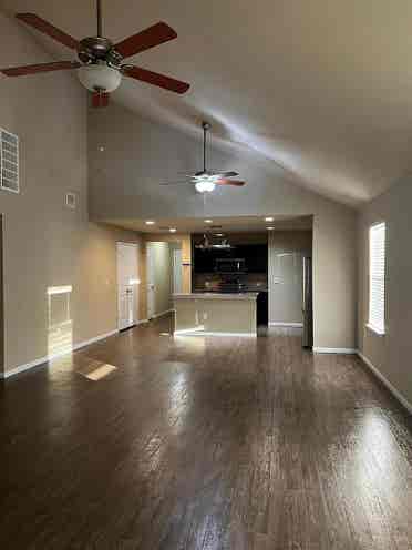 4 BR in Manor