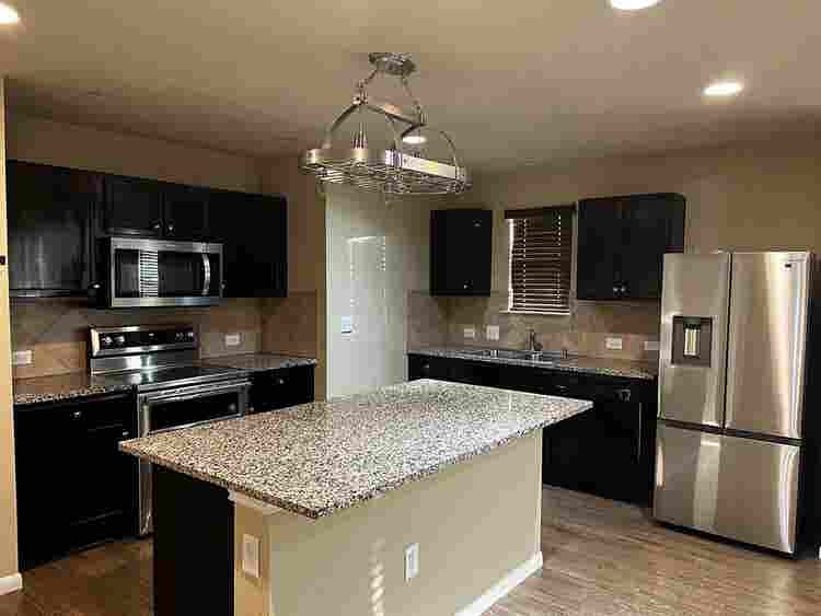 4 BR in Manor