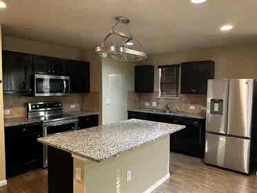 4 BR in Manor