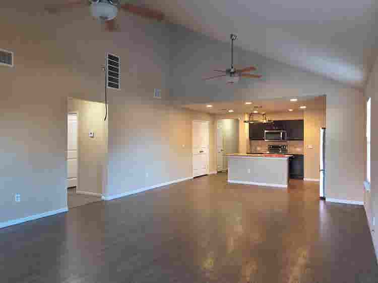 4 BR in Manor