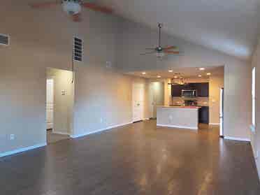4 BR in Manor