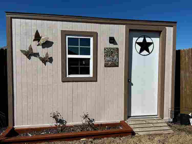 4 BR in Manor