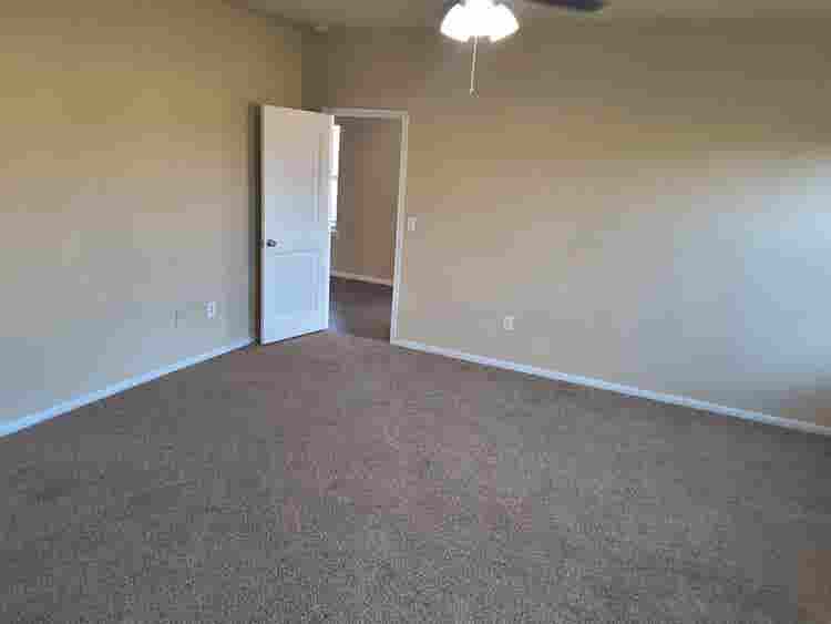 4 BR in Manor